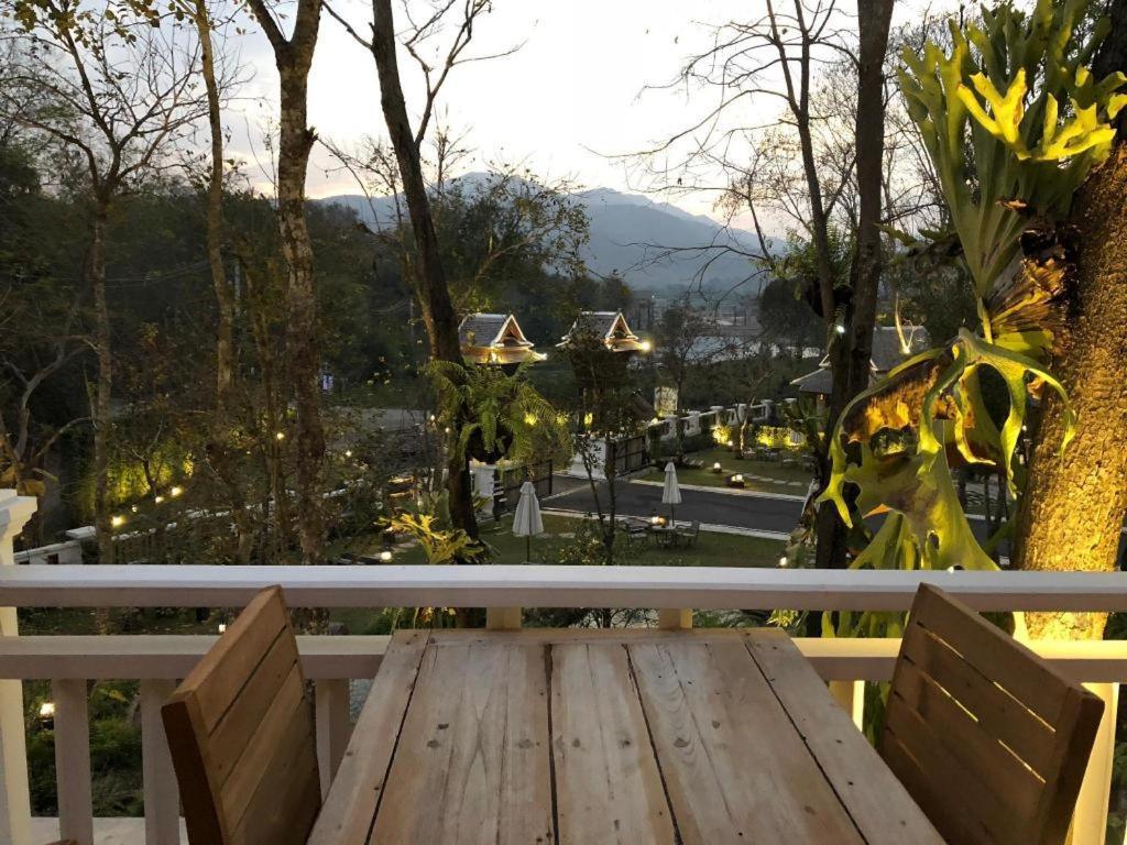 Ruean Racha Hotel Chiang Mai Exterior photo
